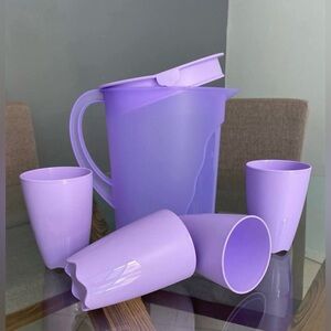 Tupperware pitcher set